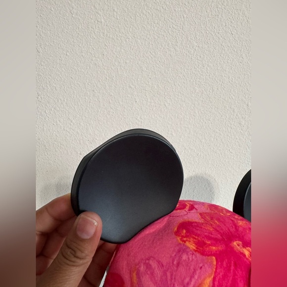 Minnie Mouse hat - Picture 4 of 5